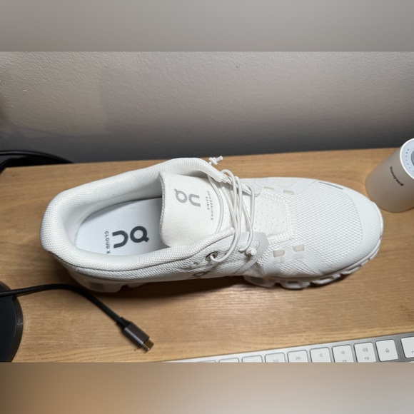 On Running White Sneakers Minimalist Design Everyday Wear - Picture 9 of 12